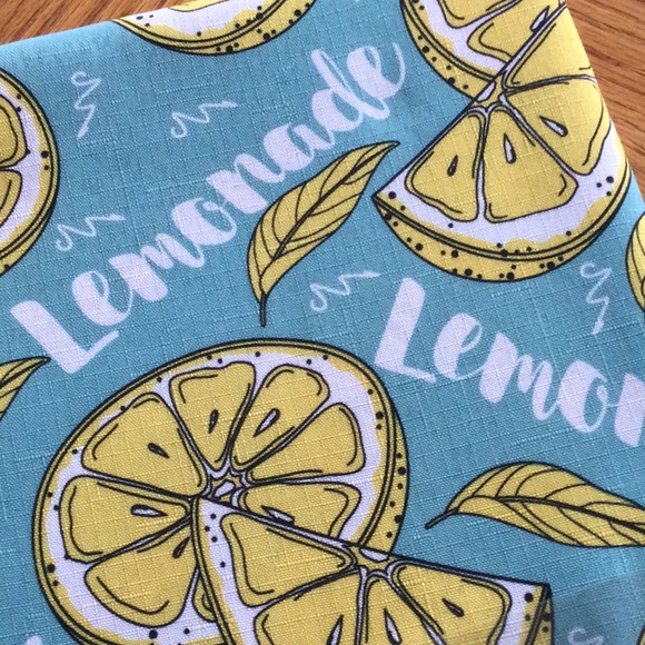 Lemonade table cloth by Summer Dream. 60X84” oval. Carefree polyester - Picture 4 of 4